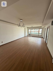 Stylish B4 Apartment with Views Image 4