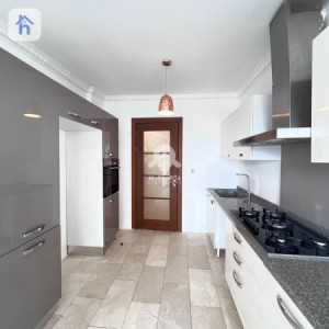 Modern 3-Bedroom Apartment image 4