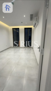 Modern Commercial Building with Multiple Rooms Resim 11