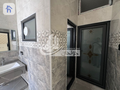 Modern Home for sale image 11