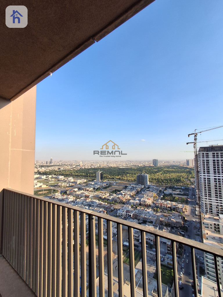 Modern Apartment with Great Views Image 2