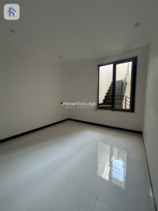 Twin House image 4