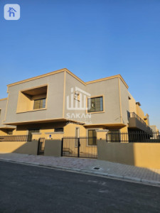 Modern house with 4 bedrooms image 2