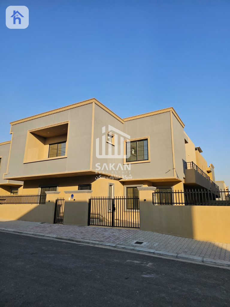 Modern house with 4 bedrooms Image 2