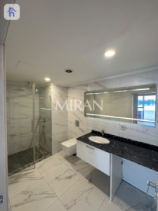 Modern 2-Bedroom Apartment in Prime Location image 8