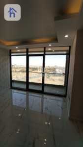 Modern Apartment with 3 Bedrooms Image 7