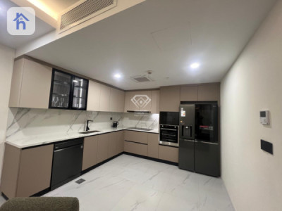 Luxurious Apartment in Prime Location Image 3