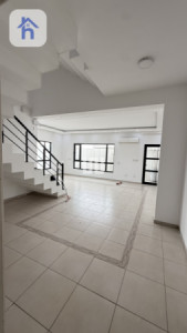 Spacious Villa: 5 Bedrooms image 11