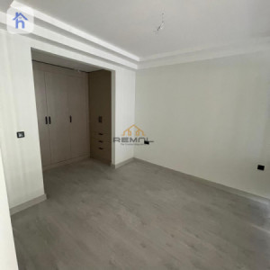 Modern Apartment image 4