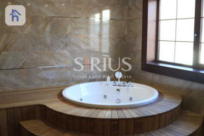 Luxurious Residence with Multiple Rooms Image 3
