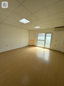 Modern Apartment with Spacious Rooms Image 4