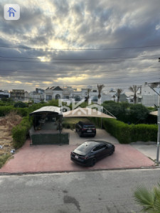 House Opposite Garden image 5