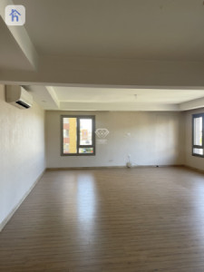 Modern Apartment with 4 Bedrooms Image 5