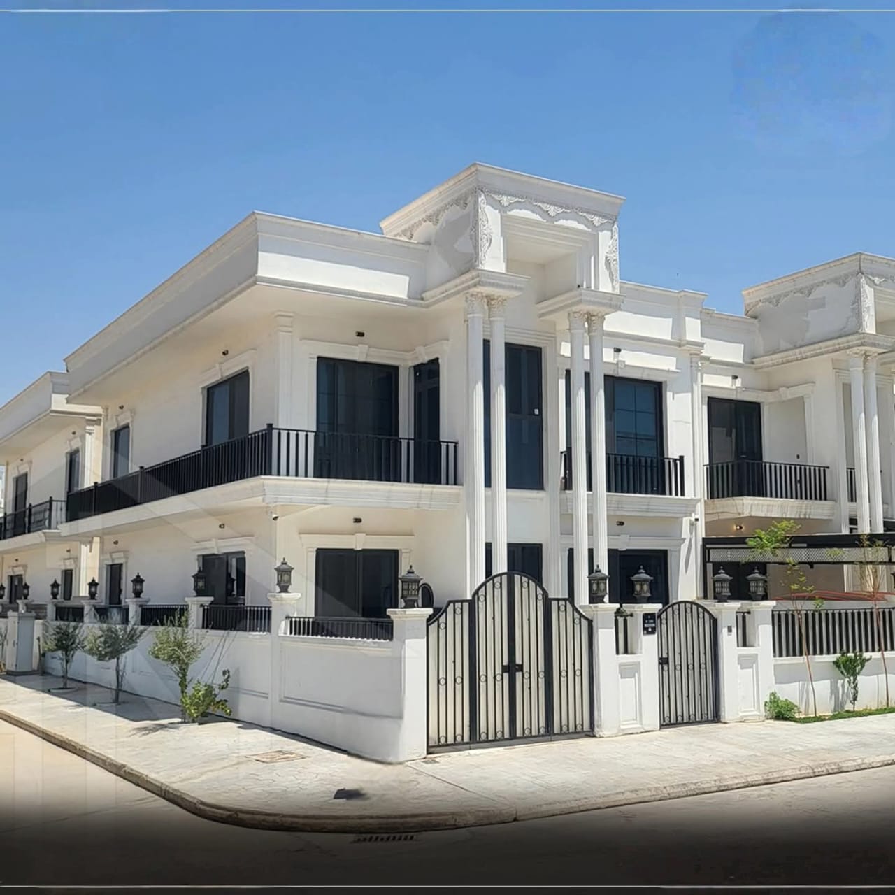 منزل ركن مقابل حدیقة