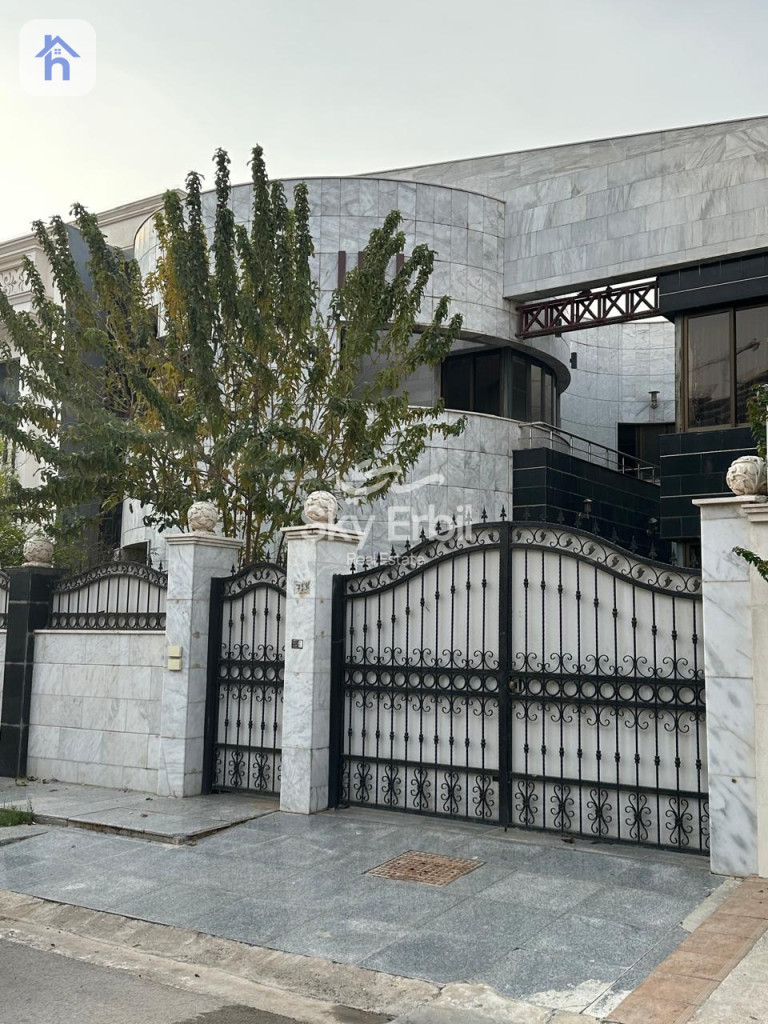 Large Family House in Dream City