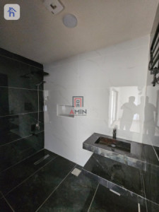 Family House with 4 Bedrooms Image 15