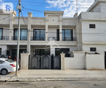 Stylish House with 4 Bedrooms image 1