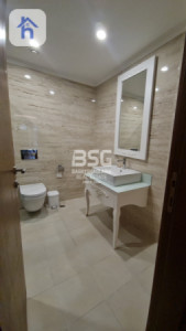 Spacious 6 Bedroom Apartment image 7
