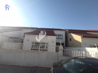 خانوو بازرگانی لە گوندی ئیتالی image 1