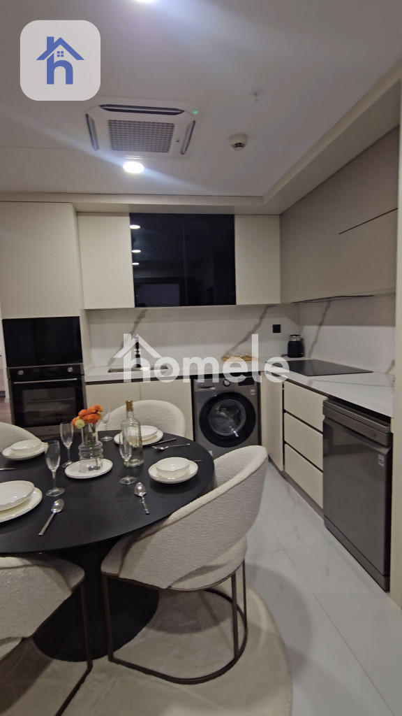 شقة بغرفة نوم فاخرة بإطلالات رائعة صورة 2