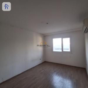 Cozy 3-Bedroom Apartment in Prime Location image 8