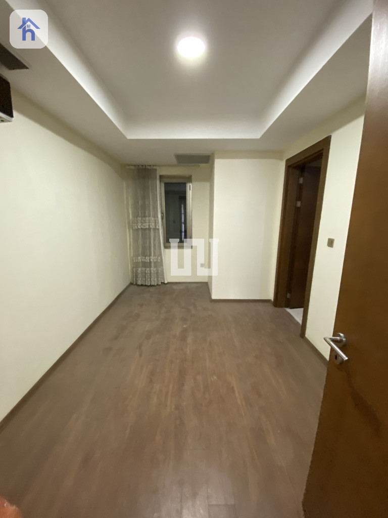 Spacious Apartment in Park View Image 2