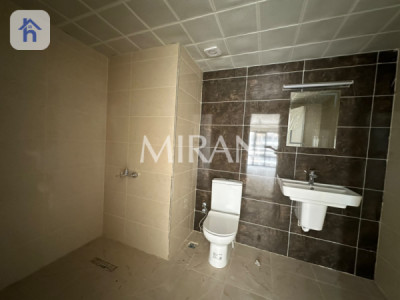 شقة بواجهة داخلیة image 6