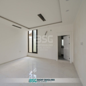 Modern Family Home image 8