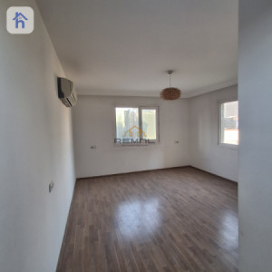 Cozy 3-Bedroom Apartment in Prime Location image 5