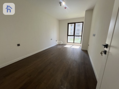 Modern Apartment in Prime Location Image 5