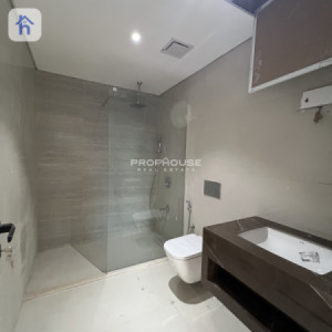 Luxurious Apartment in Prime Location image 14