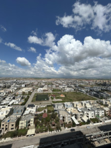 شقة حديثة في موقع متميز صورة 10