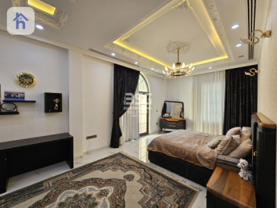 Luxury House with 6 Bedrooms Image 15
