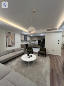 Luxurious Apartment in Prime Location image 2