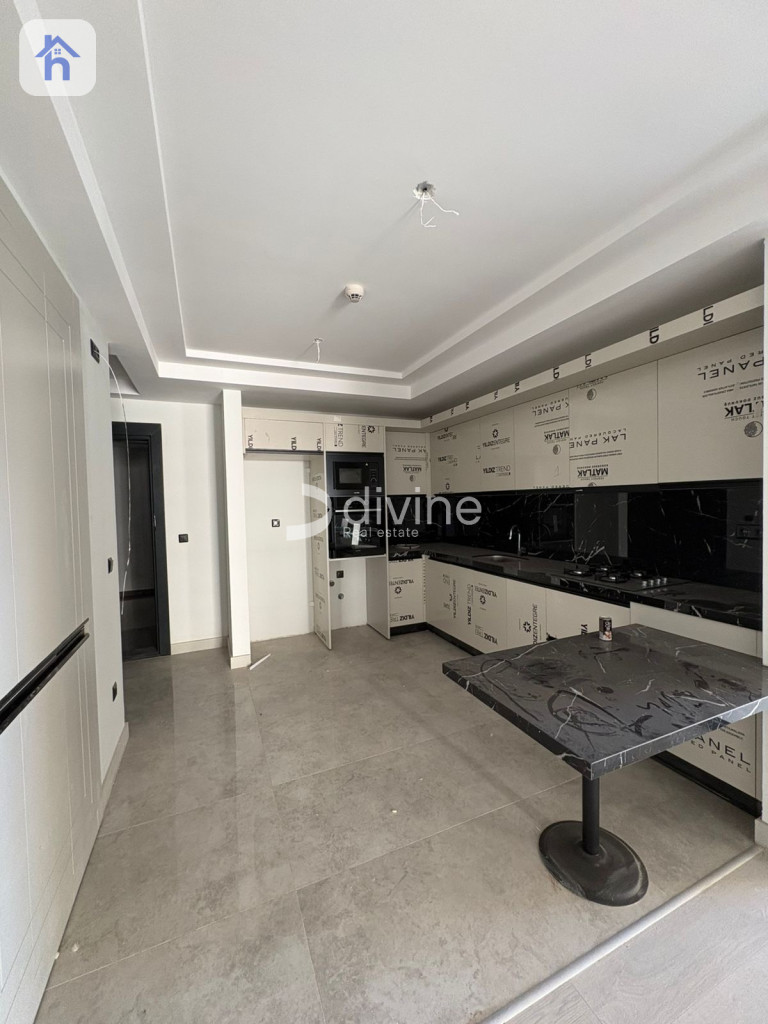 شوقەیەکی ئارام و یەک ژوور لەگەڵ باڵکۆن