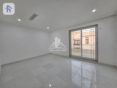 Modern Home with 5 Bedrooms Image 17