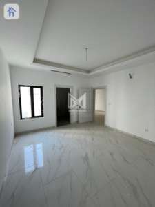 Elegant Residence for Sale Image 10