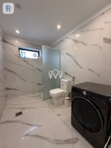 Spacious House with 6 Bedrooms Image 18