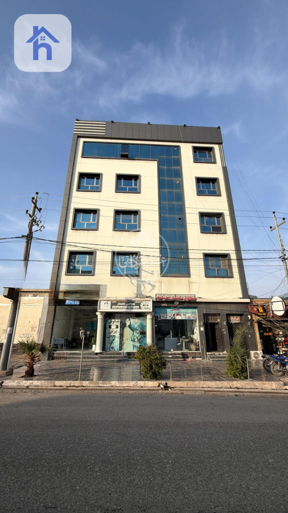 عقار تجاري متعدد الوحدات