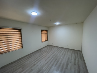 Elegant 4 Bedroom House for Rent Image 9