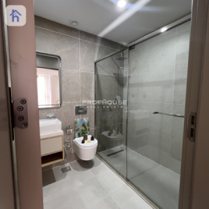 Stylish and Contemporary Apartment image 8