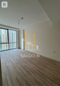 Luxurious Empire Square: 2-Room Apartment Image 3