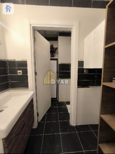 Contemporary High-rise with Three Bedrooms Image 9