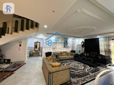 Spacious house with garden Image 8