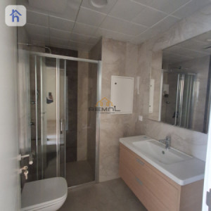 Modern 4 Bedroom Apartment image 10
