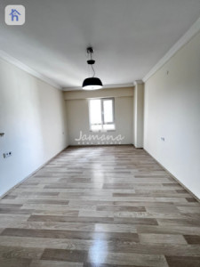 Cozy 3 BR Apartment in Prime Location Image 3