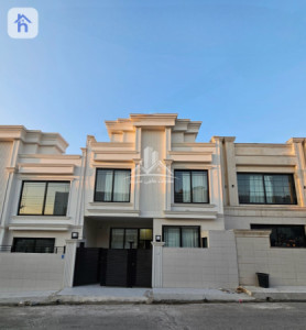 Square House image 1