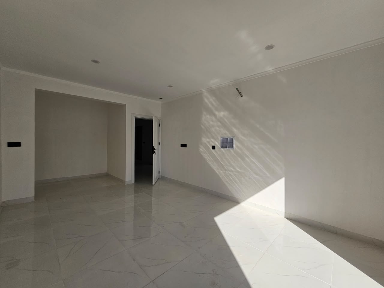Modern House with Ample Space Image 12