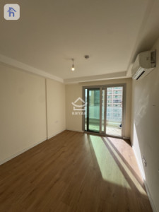 Modern 1-Bedroom Apartment Image 4