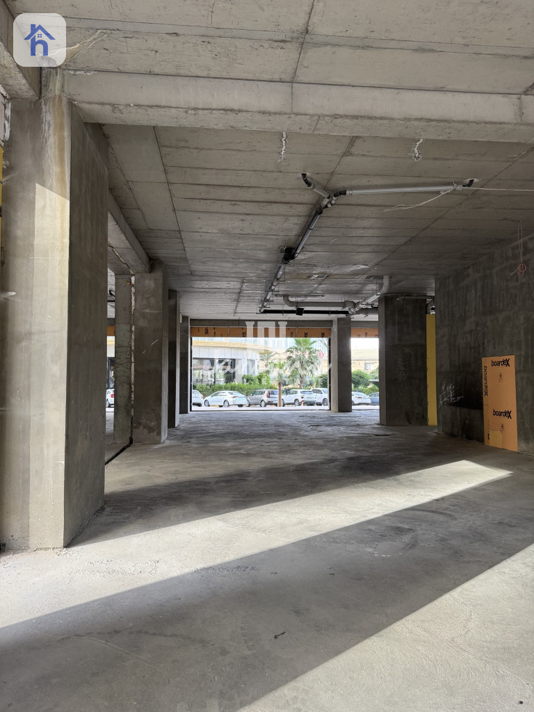 Luxurious Commercial Rental Opportunity